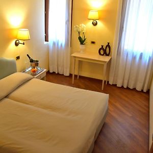 Camera standard con letto king size